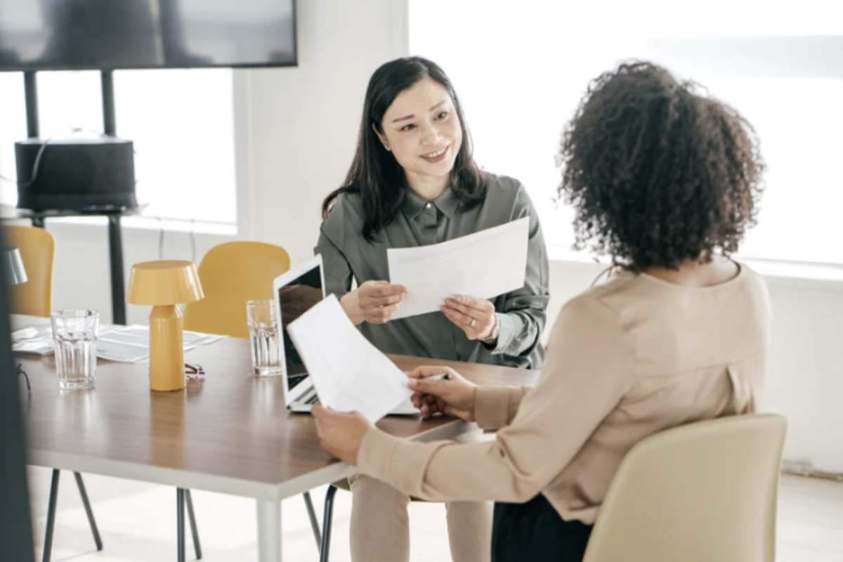 La Regione Puglia ha lanciato due maxi-bandi molto attesi: il primo per l’assunzione di 1.000 Operatori Socio Sanitari (OSS)