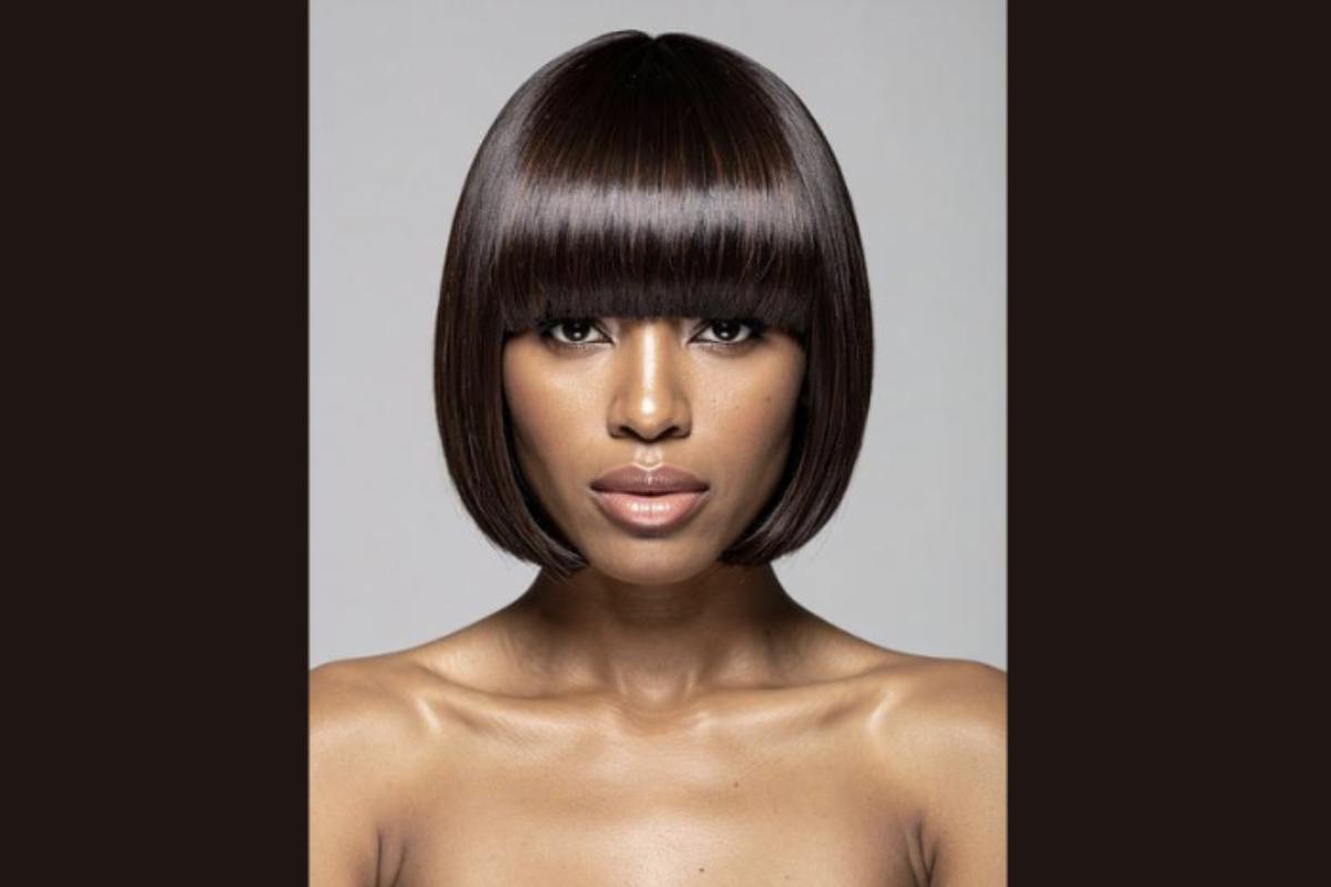 Per ottenere una frangia a tendina dall’aspetto naturale e impeccabile, è fondamentale non esagerare con la piastra o il phon.